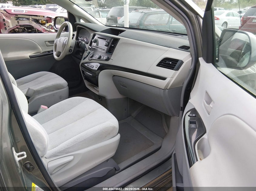 2011 Toyota Sienna VIN 5TDKK3DC8BS037614 IAAI salvage auction — NORMAL WEAR, Clear (Washington), sold $3,225 on 2026-07-08 (photo 5)