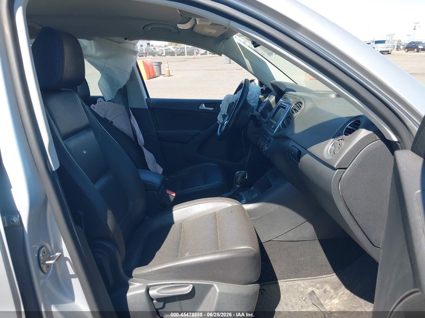 2016 Volkswagen Tiguan VIN WVGAV7AX1GW550160 IAAI salvage auction — UNKNOWN, Salvage (California), sold $275 on 2026-08-05 (photo 5)