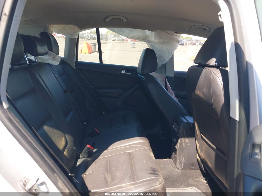 2016 Volkswagen Tiguan VIN WVGAV7AX1GW550160 IAAI salvage auction — UNKNOWN, Salvage (California), sold $275 on 2026-08-05 (photo 8)