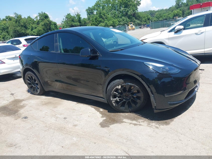 2024 Tesla Model y VIN 7SAYGDEE0RA214902 — IAAI salvage auction photo