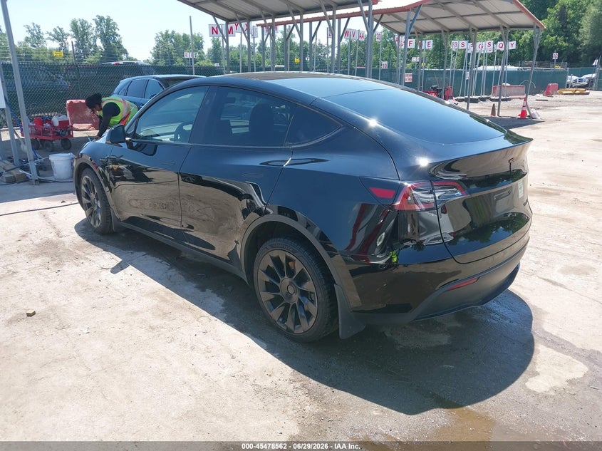 2024 Tesla Model y VIN 7SAYGDEE0RA214902 IAAI salvage auction — RIGHT FRONT, Wait Title, sold $8,050 on 2026-09-10 (photo 3)