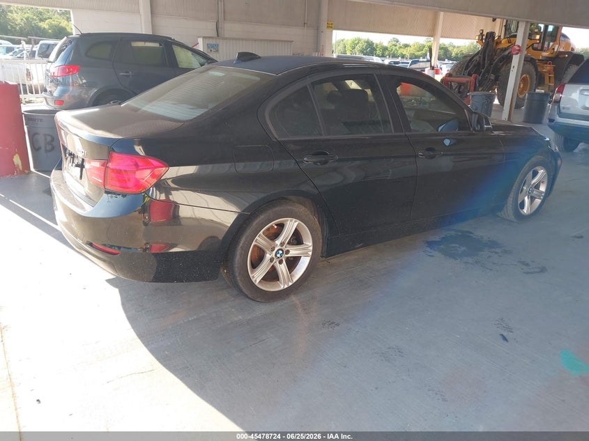 2014 BMW 3er VIN WBA3B1C56EPV79219 IAAI salvage auction — NORMAL WEAR, Clear (Florida), sold $1,475 on 2026-07-15 (photo 4)