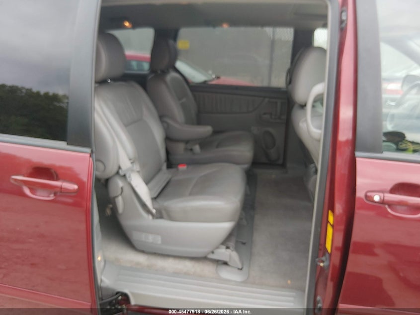 2010 Toyota Sienna VIN 5TDYK4CC1AS304138 IAAI salvage auction — NORMAL WEAR, Clear-Endorsement (Wisconsin), sold $1,050 on 2026-07-22 (photo 8)