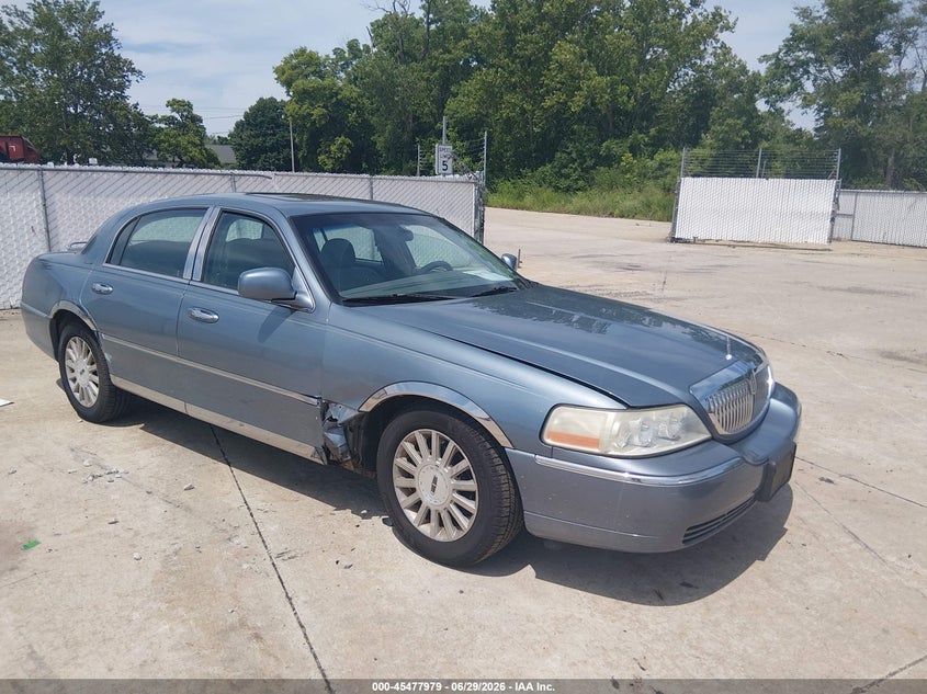 2004 Lincoln TOWN CAR VIN 1LNHM81W44Y644886 IAAI salvage auction — RIGHT SIDE, Salvage (Missouri), sold $425 on 2026-07-28 (photo 1)