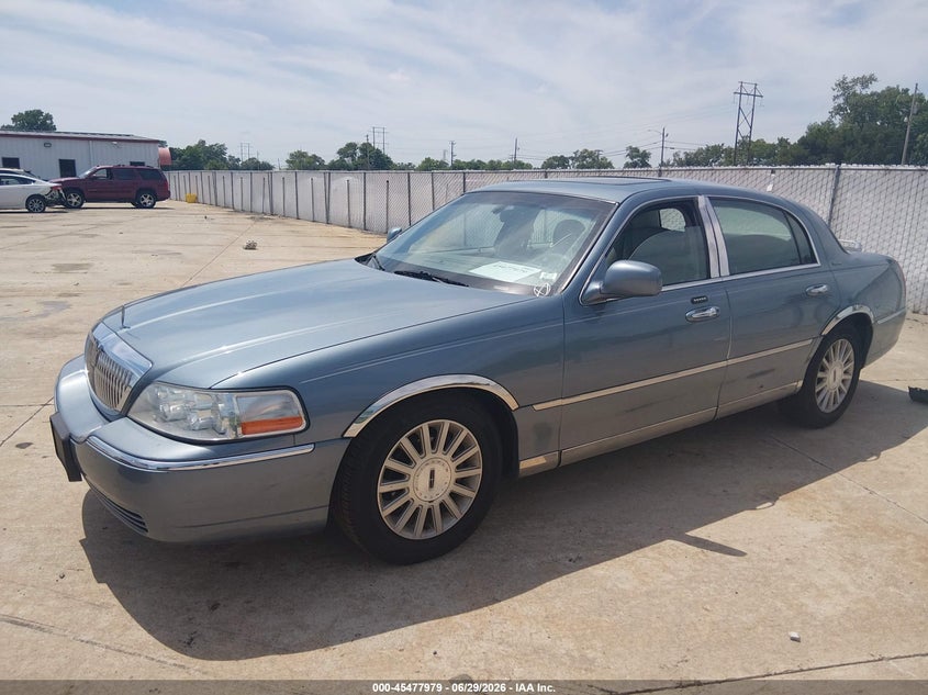 2004 Lincoln TOWN CAR VIN 1LNHM81W44Y644886 IAAI salvage auction — RIGHT SIDE, Salvage (Missouri), sold $425 on 2026-07-28 (photo 2)