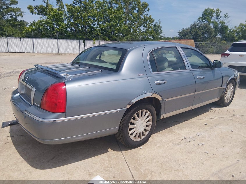 2004 Lincoln TOWN CAR VIN 1LNHM81W44Y644886 IAAI salvage auction — RIGHT SIDE, Salvage (Missouri), sold $425 on 2026-07-28 (photo 4)