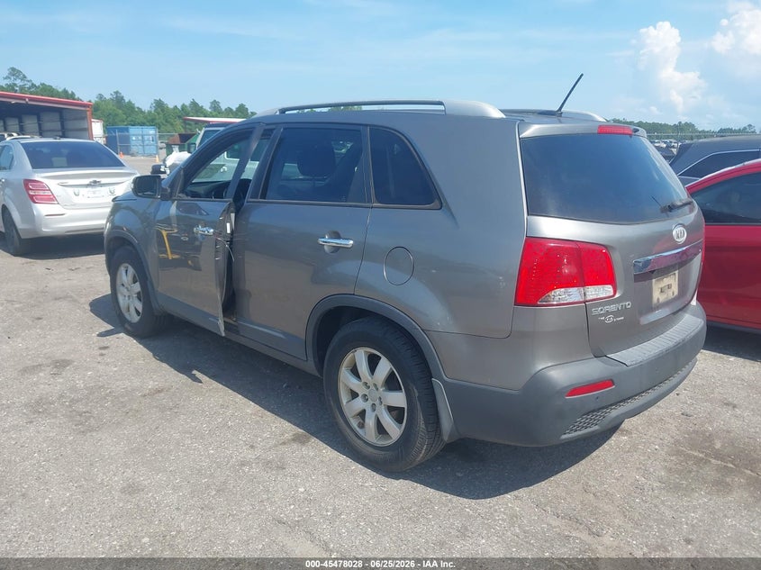2013 Kia Sorento VIN 5XYKT3A62DG341484 IAAI salvage auction — SIDE, Salvage Title, sold $975 on 2026-07-28 (photo 3)