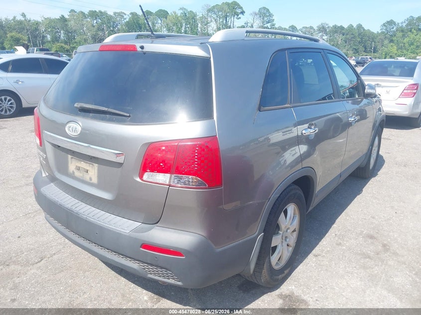 2013 Kia Sorento VIN 5XYKT3A62DG341484 IAAI salvage auction — SIDE, Salvage Title, sold $975 on 2026-07-28 (photo 4)