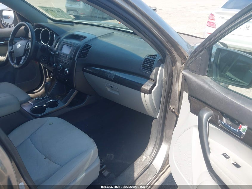 2013 Kia Sorento VIN 5XYKT3A62DG341484 IAAI salvage auction — SIDE, Salvage Title, sold $975 on 2026-07-28 (photo 5)