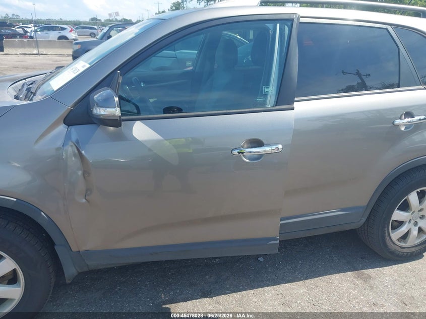 2013 Kia Sorento VIN 5XYKT3A62DG341484 IAAI salvage auction — SIDE, Salvage Title, sold $975 on 2026-07-28 (photo 6)