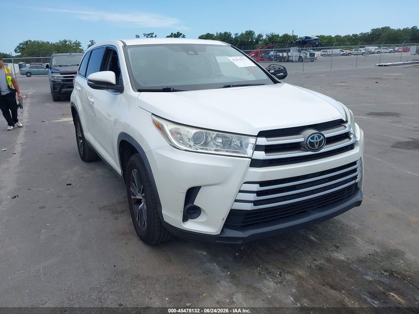 2019 Toyota Highlander VIN 5TDZZRFH9KS354646 IAAI salvage auction — LEFT FRONT, Salvage Title, sold $5,600 on 2026-07-27 (photo 1)
