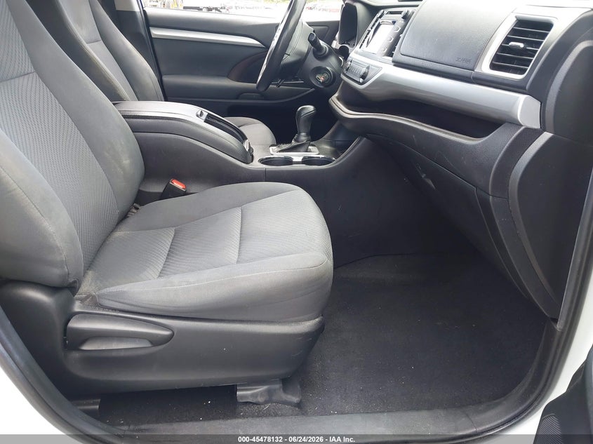 2019 Toyota Highlander VIN 5TDZZRFH9KS354646 IAAI salvage auction — LEFT FRONT, Salvage Title, sold $5,600 on 2026-07-27 (photo 5)