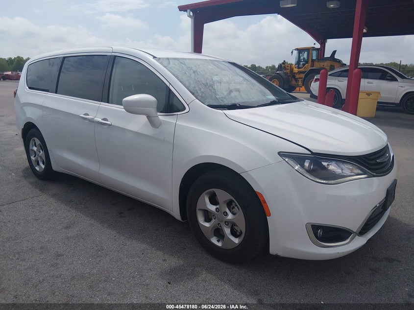 2017 Chrysler Pacifica VIN 2C4RC1H78HR765092 IAAI salvage auction — NORMAL WEAR, Sf97 (Washington), sold $15,350 on 2026-09-03 (photo 1)