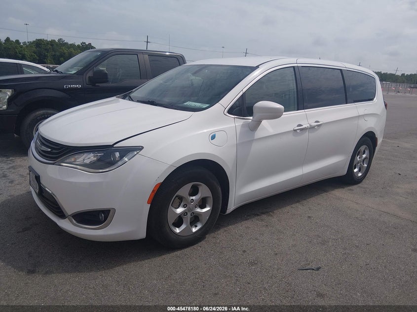 2017 Chrysler Pacifica VIN 2C4RC1H78HR765092 IAAI salvage auction — NORMAL WEAR, Sf97 (Washington), sold $15,350 on 2026-09-03 (photo 2)