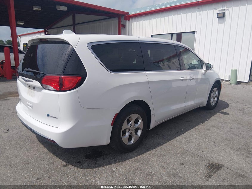 2017 Chrysler Pacifica VIN 2C4RC1H78HR765092 IAAI salvage auction — NORMAL WEAR, Sf97 (Washington), sold $15,350 on 2026-09-03 (photo 4)