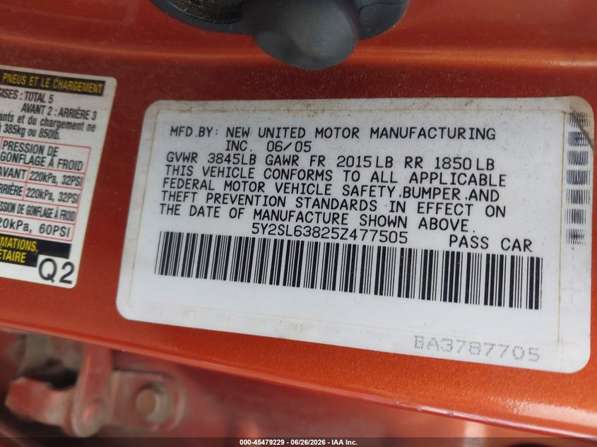 2005 Pontiac Vibe VIN 5Y2SL63825Z477505 IAAI salvage auction — NORMAL WEAR, Clear (New York), sold $550 on 2026-07-08 (photo 9)