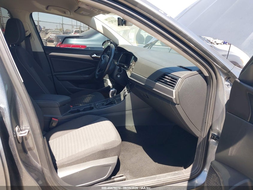2024 Volkswagen Jetta VIN 3VW5M7BU1RM082069 IAAI salvage auction — REAR END, Salvage Title, sold $5,300 on 2026-07-22 (photo 5)