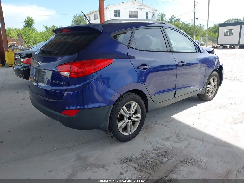 2011 Hyundai Tucson VIN KM8JU3AC7BU244299 IAAI salvage auction — FRONT END, Rebuildable (Florida), sold $500 on 2026-07-21 (photo 4)