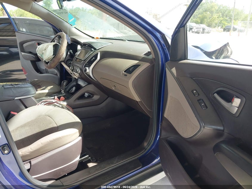 2011 Hyundai Tucson VIN KM8JU3AC7BU244299 IAAI salvage auction — FRONT END, Rebuildable (Florida), sold $500 on 2026-07-21 (photo 5)