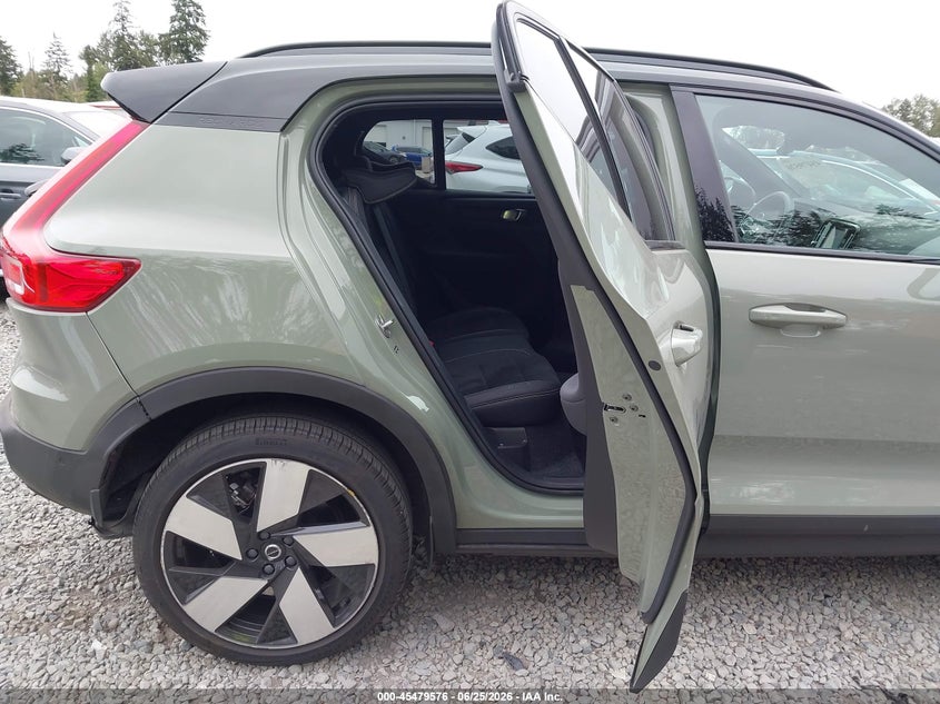 2023 Volvo Xc40 VIN YV4ED3UMXP2038792 IAAI salvage auction — FRONT & REAR, Salvage Title, sold $10,700 on 2026-07-29 (photo 8)