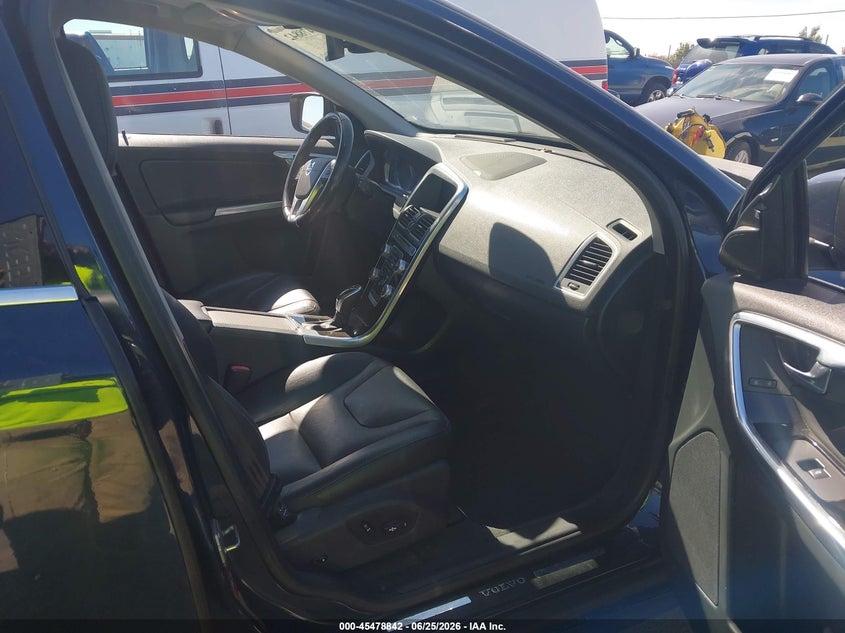 2015 Volvo Xc60 VIN YV4612RM9F2707004 IAAI salvage auction — UNKNOWN, Salvage (California), sold $2,850 on 2026-07-30 (photo 5)