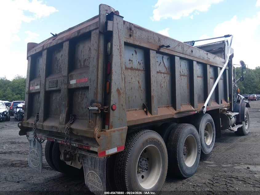 2006 Sterling truck L 9500 VIN 2FZHAZCV46AV20410 IAAI salvage auction — SIDE, Clear (Massachusetts), sold $5,200 on 2026-07-21 (photo 4)