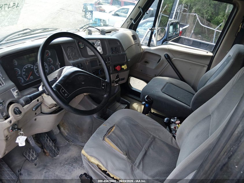 2006 Sterling truck L 9500 VIN 2FZHAZCV46AV20410 IAAI salvage auction — SIDE, Clear (Massachusetts), sold $5,200 on 2026-07-21 (photo 6)