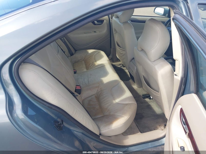 2004 Volvo S60 VIN YV1RS61T442333206 IAAI salvage auction — NORMAL WEAR, Clear (Hawaii), sold $100 on 2026-07-28 (photo 8)