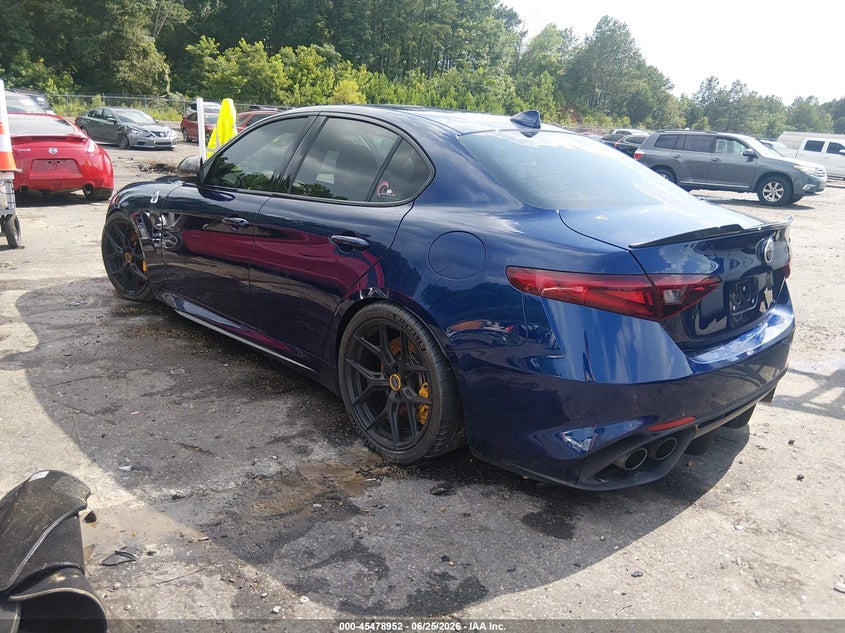 2019 Alfa romeo Giulia VIN ZARFAMEV3K7600692 IAAI salvage auction — WATER/FLOOD, Salvage Title, sold $12,100 on 2026-08-17 (photo 3)