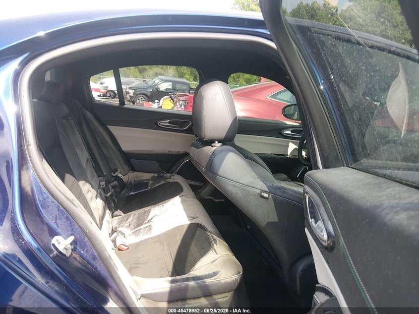 2019 Alfa romeo Giulia VIN ZARFAMEV3K7600692 IAAI salvage auction — WATER/FLOOD, Salvage Title, sold $12,100 on 2026-08-17 (photo 8)