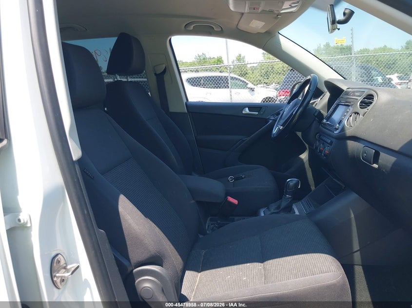 2015 Volkswagen Tiguan VIN WVGBV7AX1FW555605 IAAI salvage auction — FRONT END, Salvage Title, sold $350 on 2026-07-23 (photo 5)
