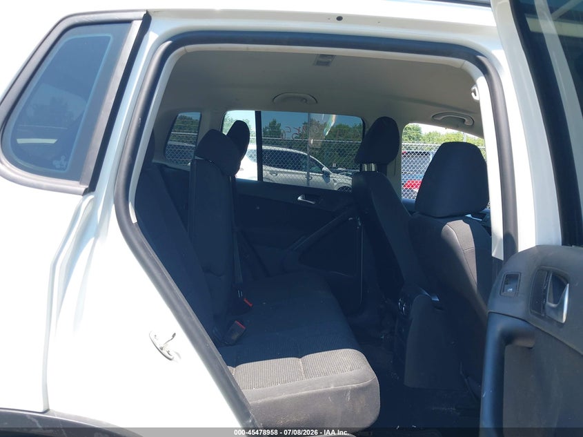 2015 Volkswagen Tiguan VIN WVGBV7AX1FW555605 IAAI salvage auction — FRONT END, Salvage Title, sold $350 on 2026-07-23 (photo 8)