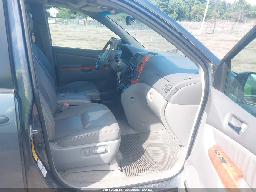 2010 Toyota Sienna VIN 5TDDK4CC8AS030466 IAAI salvage auction — NORMAL WEAR, Clear (Massachusetts), sold $1,100 on 2026-07-17 (photo 5)