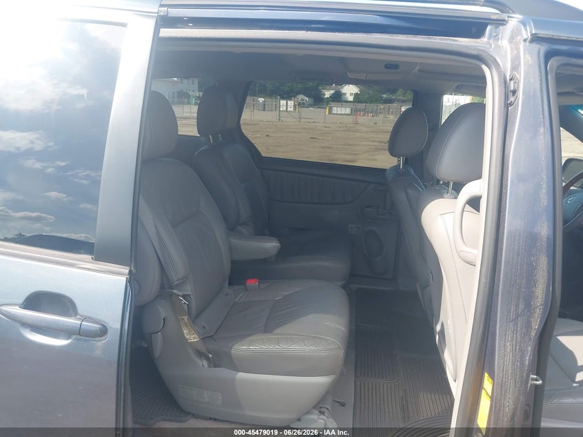 2010 Toyota Sienna VIN 5TDDK4CC8AS030466 IAAI salvage auction — NORMAL WEAR, Clear (Massachusetts), sold $1,100 on 2026-07-17 (photo 8)