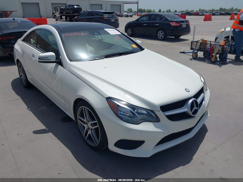 2014 Mercedes-benz E-klasse VIN WDDKJ5KB4EF276189 IAAI salvage auction — WATER/FLOOD, Wait Title, sold $1,750 on 2026-08-02 (photo 1)