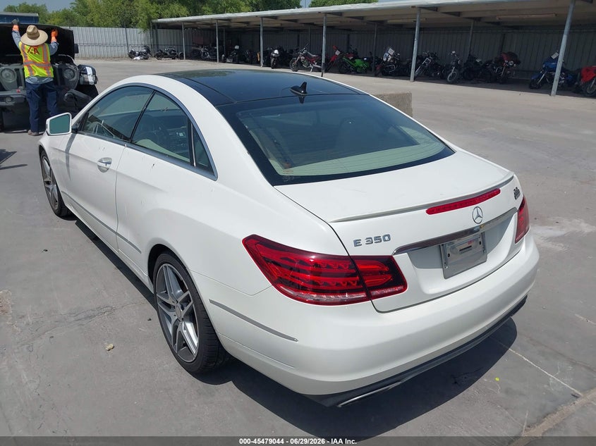 2014 Mercedes-benz E-klasse VIN WDDKJ5KB4EF276189 IAAI salvage auction — WATER/FLOOD, Wait Title, sold $1,750 on 2026-08-02 (photo 3)