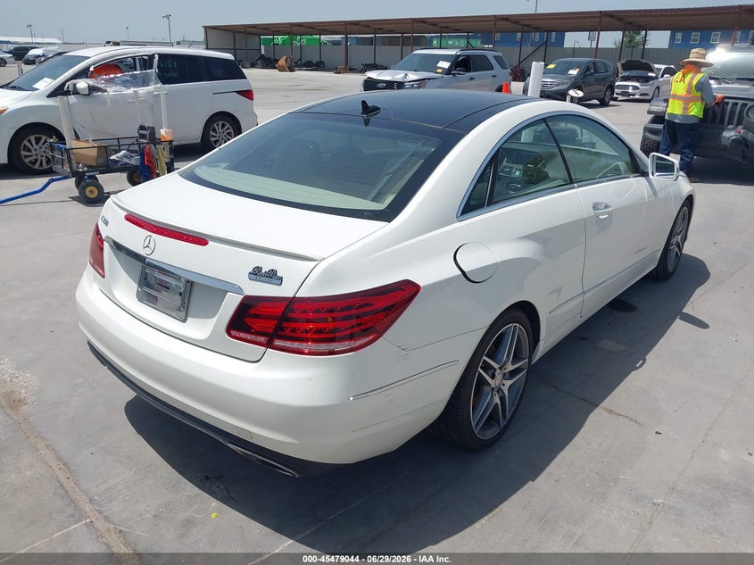 2014 Mercedes-benz E-klasse VIN WDDKJ5KB4EF276189 IAAI salvage auction — WATER/FLOOD, Wait Title, sold $1,750 on 2026-08-02 (photo 4)