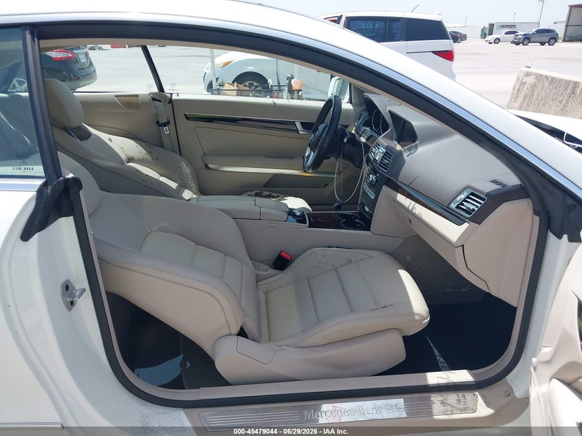 2014 Mercedes-benz E-klasse VIN WDDKJ5KB4EF276189 IAAI salvage auction — WATER/FLOOD, Wait Title, sold $1,750 on 2026-08-02 (photo 5)