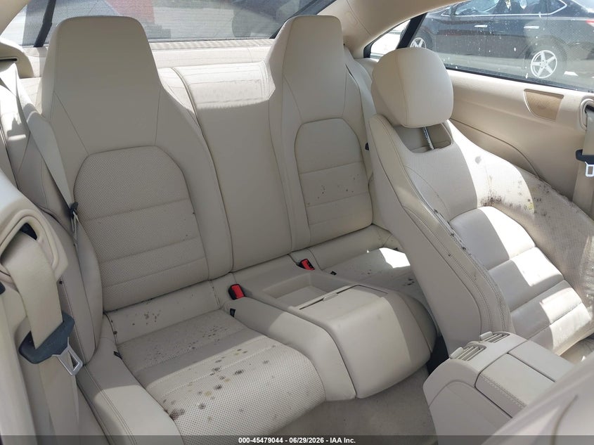 2014 Mercedes-benz E-klasse VIN WDDKJ5KB4EF276189 IAAI salvage auction — WATER/FLOOD, Wait Title, sold $1,750 on 2026-08-02 (photo 8)
