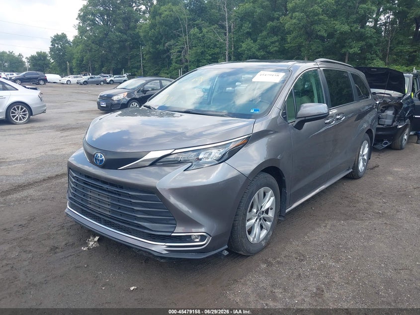 2024 Toyota Sienna VIN 5TDJSKFC5RS111987 IAAI salvage auction — SIDE, Salvage - Greater Than 75% (Maryland), sold $10,400 on 2026-07-09 (photo 2)