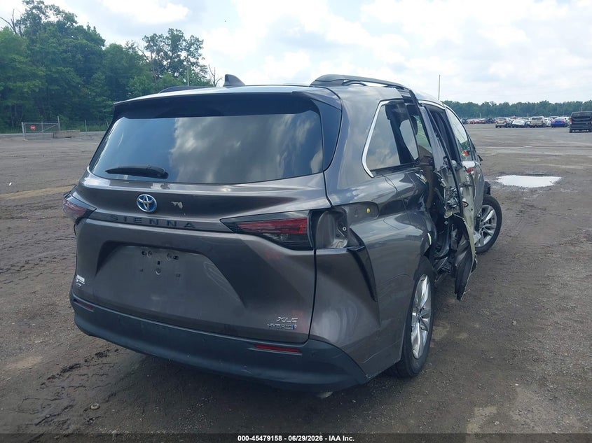 2024 Toyota Sienna VIN 5TDJSKFC5RS111987 IAAI salvage auction — SIDE, Salvage - Greater Than 75% (Maryland), sold $10,400 on 2026-07-09 (photo 4)