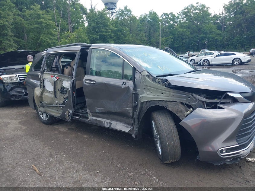 2024 Toyota Sienna VIN 5TDJSKFC5RS111987 IAAI salvage auction — SIDE, Salvage - Greater Than 75% (Maryland), sold $10,400 on 2026-07-09 (photo 6)