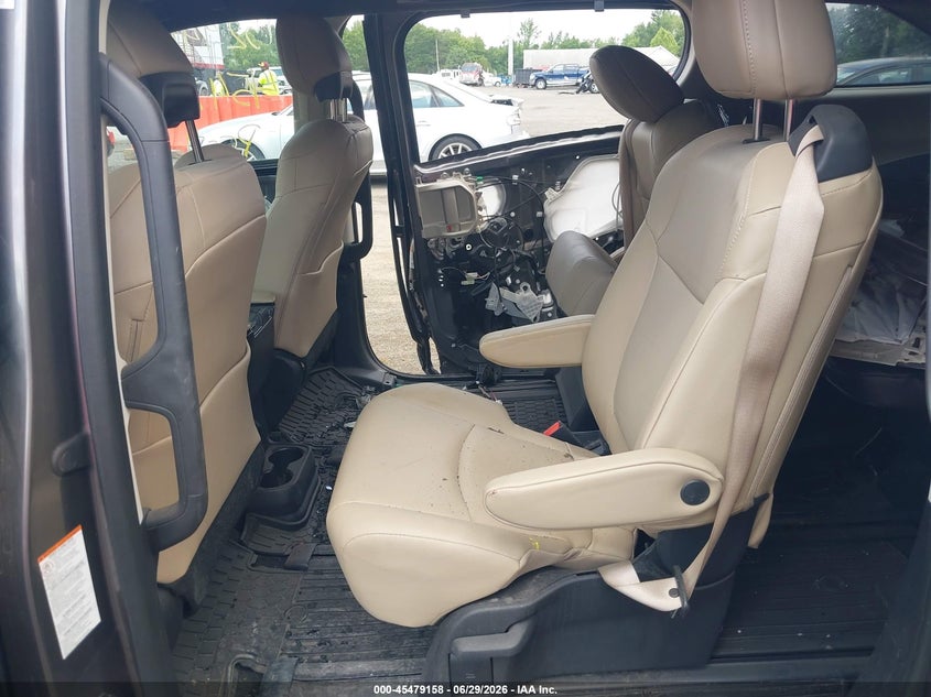 2024 Toyota Sienna VIN 5TDJSKFC5RS111987 IAAI salvage auction — SIDE, Salvage - Greater Than 75% (Maryland), sold $10,400 on 2026-07-09 (photo 8)
