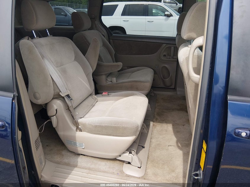 2007 Toyota Sienna VIN 5TDZK23C77S008090 IAAI salvage auction — NORMAL WEAR, Salvage (South Carolina), sold $1,000 on 2026-07-08 (photo 8)