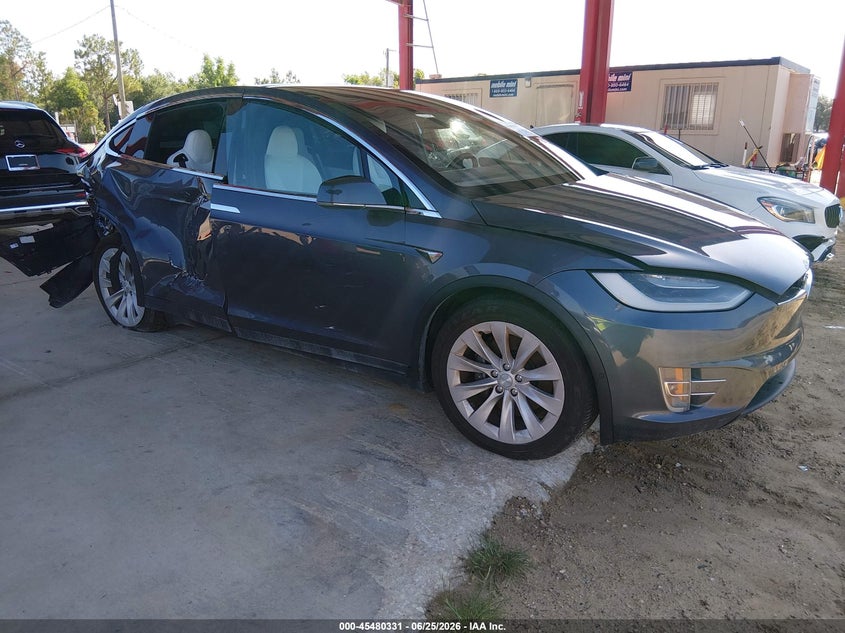 2021 Tesla Model x VIN 5YJXCDE28MF322674 — IAAI salvage auction photo