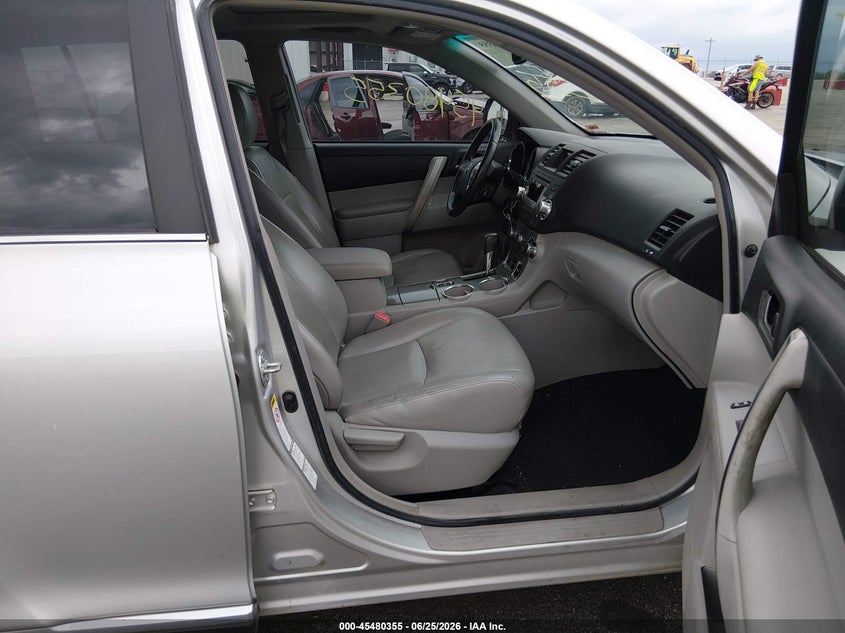 2012 Toyota Highlander VIN 5TDBK3EH2CS118359 IAAI salvage auction — LEFT SIDE, Salvage (Missouri), sold $3,600 on 2026-07-30 (photo 5)