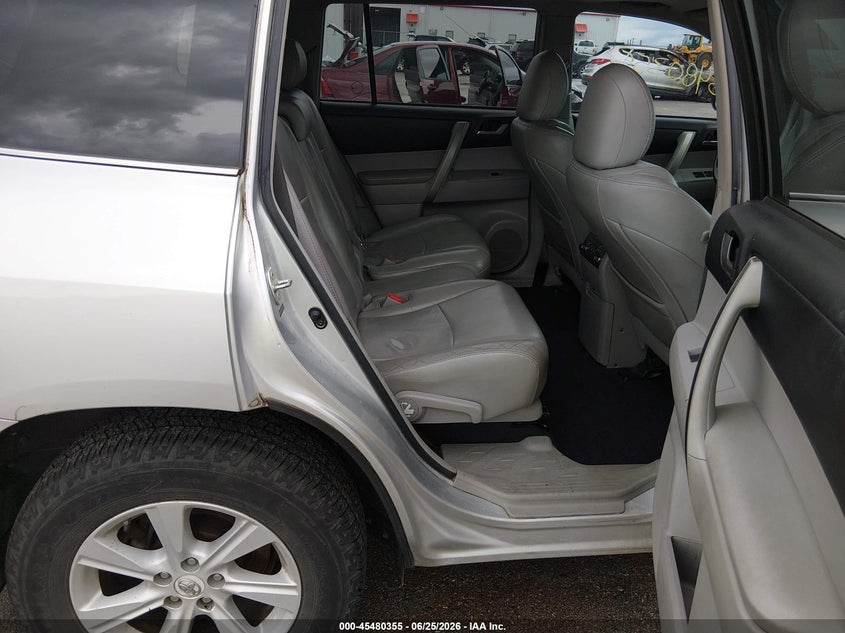 2012 Toyota Highlander VIN 5TDBK3EH2CS118359 IAAI salvage auction — LEFT SIDE, Salvage (Missouri), sold $3,600 on 2026-07-30 (photo 8)