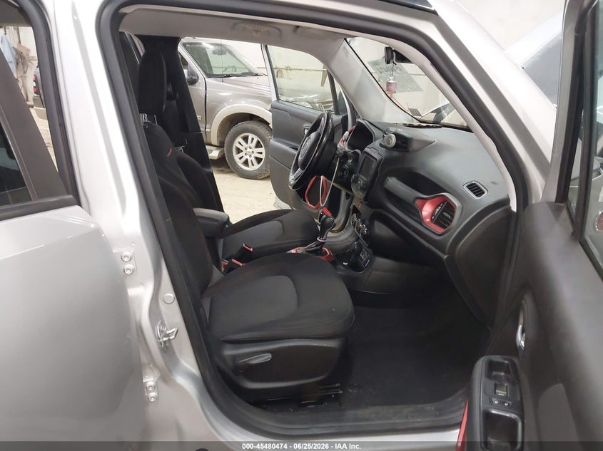 2017 Jeep Renegade VIN ZACCJBCB7HPF46450 IAAI salvage auction — RIGHT FRONT, Salvage (Pennsylvania), sold $2,050 on 2026-08-06 (photo 5)