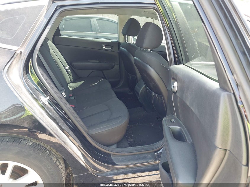 2016 Kia Optima VIN 5XXGT4L30GG031597 IAAI salvage auction — REAR END, Salvage (Ohio), sold $1,350 on 2026-07-10 (photo 8)