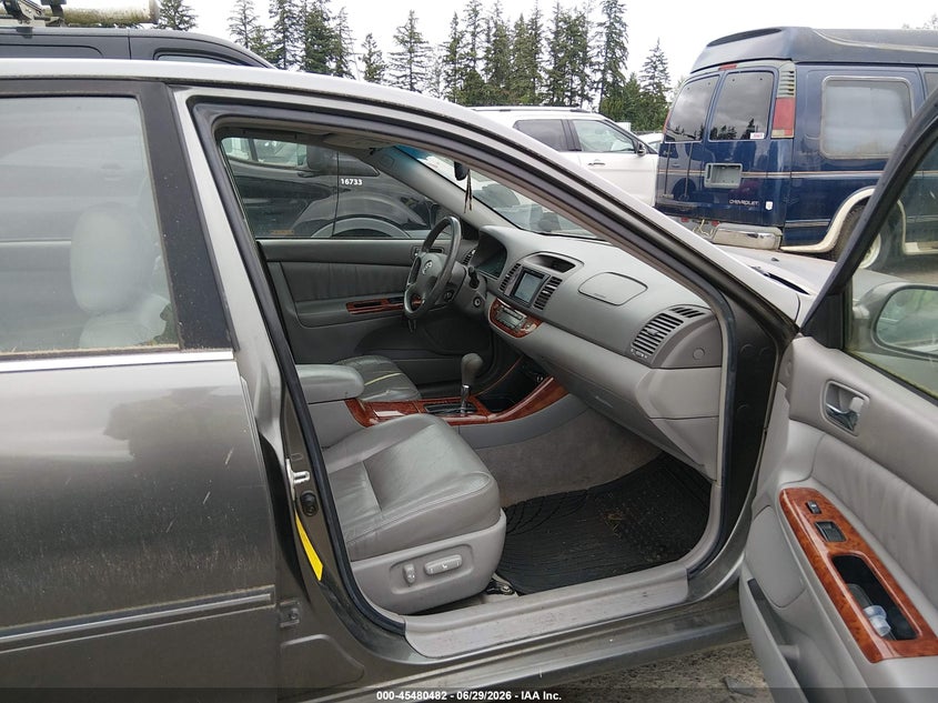 2004 Toyota Camry VIN JTDBF30K240152555 IAAI salvage auction — NORMAL WEAR, Clear (Washington), sold $450 on 2026-07-08 (photo 5)
